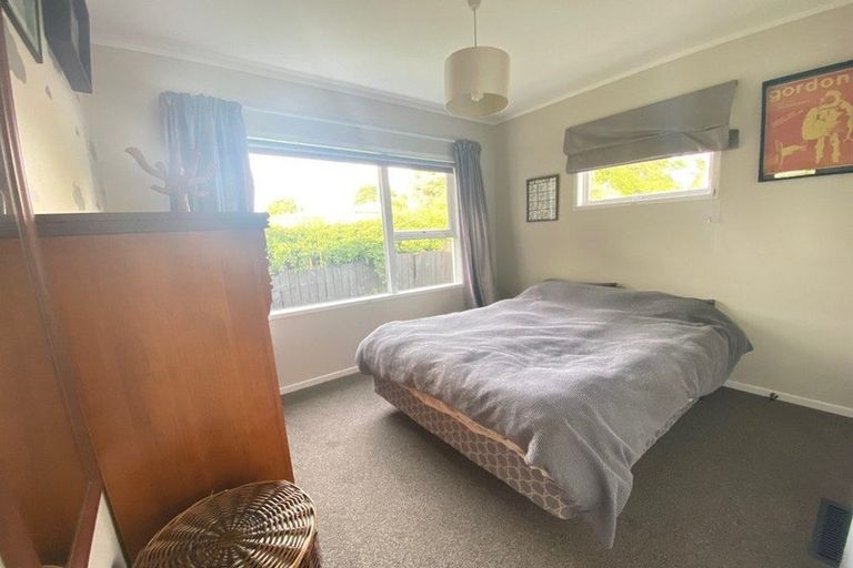 Photo of property in 7 Porter Avenue, Te Atatu South, Auckland, 0610
