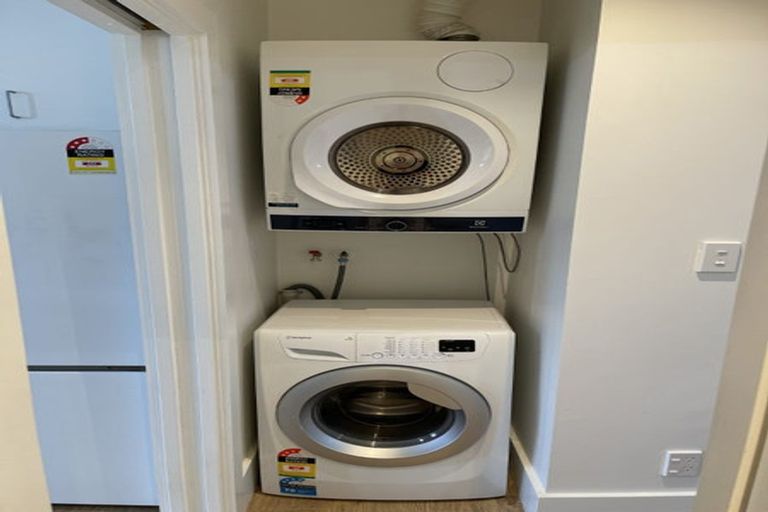 Photo of property in 29 Queen Street, Mount Victoria, Wellington, 6011