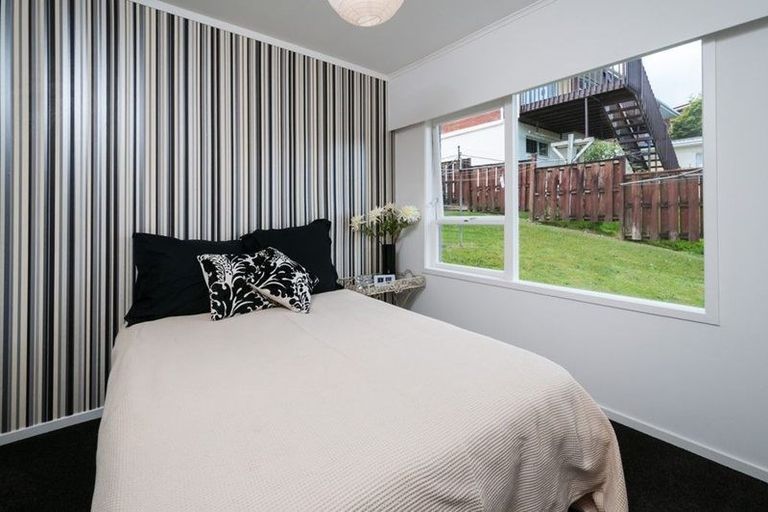 Photo of property in 2/58 Girrahween Drive, Totara Vale, Auckland, 0629