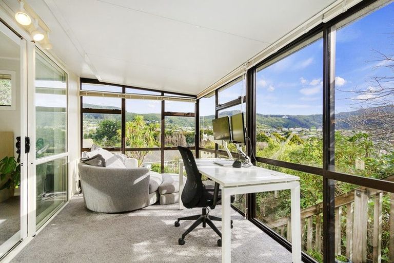 Photo of property in 2 Ryan Grove, Tawa, Wellington, 5028