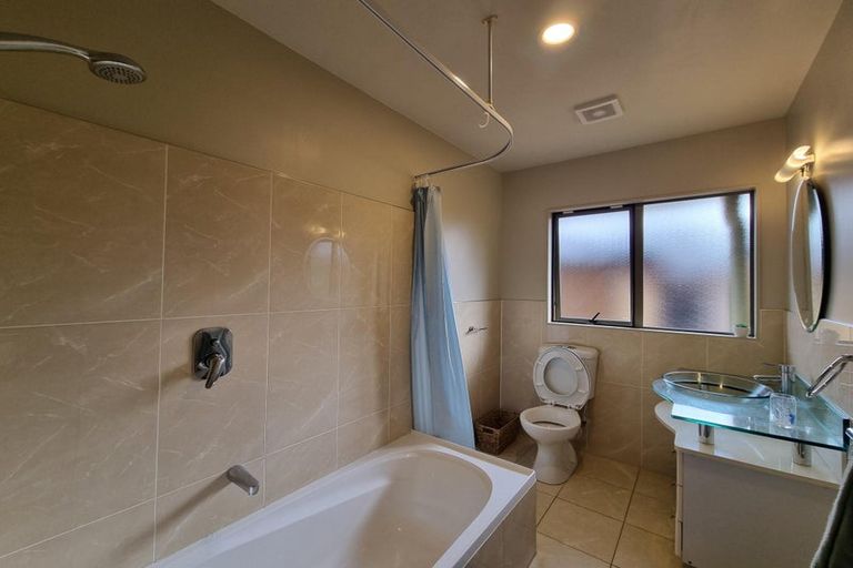 Photo of property in 15 Meteor Place, Schnapper Rock, Auckland, 0632