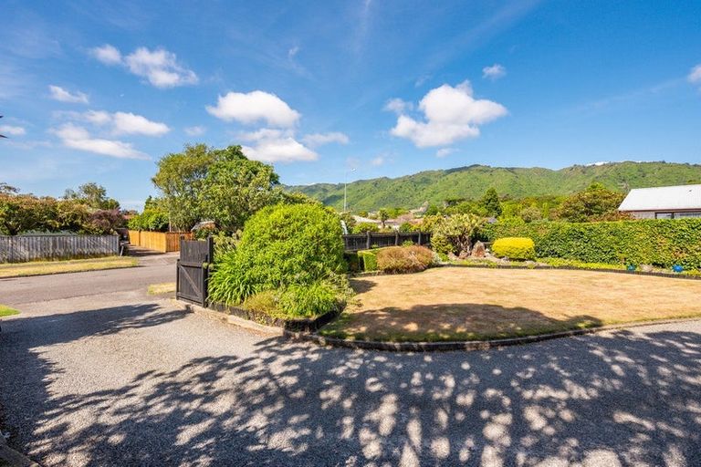 Photo of property in 15 Kanawa Street, Waikanae, 5036
