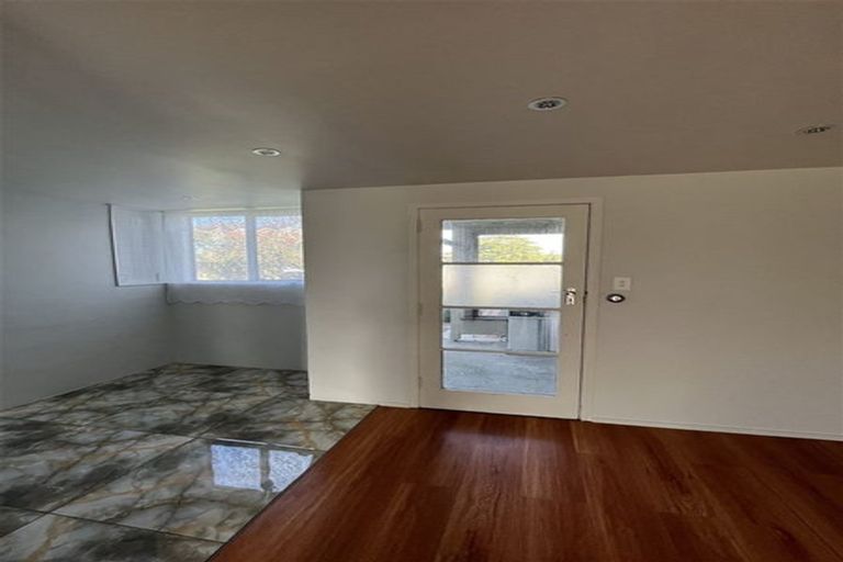 Photo of property in 424 Old Te Atatu Road, Te Atatu Peninsula, Auckland, 0610