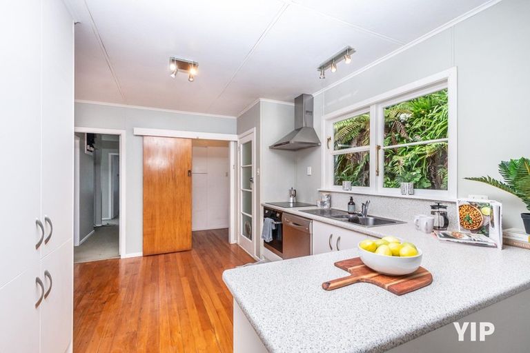 Photo of property in 35 Kahikatea Grove, Paparangi, Wellington, 6037