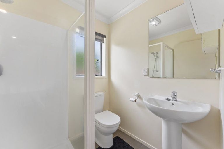 Photo of property in 5 Ronald Scott Grove, Riverstone Terraces, Upper Hutt, 5018