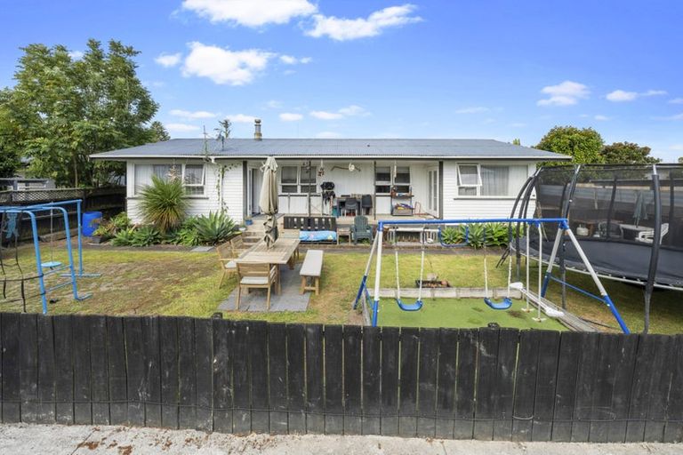 Photo of property in 61 Graham Avenue, Te Atatu Peninsula, Auckland, 0610