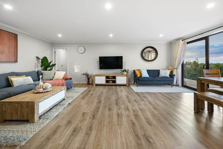 Photo of property in 24 Te Tiireke Drive, Glenview, Hamilton, 3206
