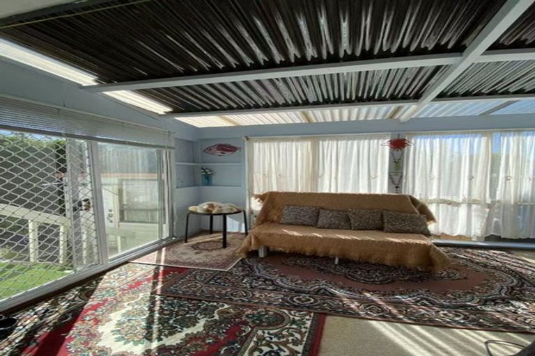 Photo of property in 1/269 Great North Road, Henderson, Auckland, 0612