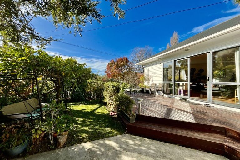 Photo of property in 6 Armstrong Avenue, Saint Martins, Christchurch, 8022