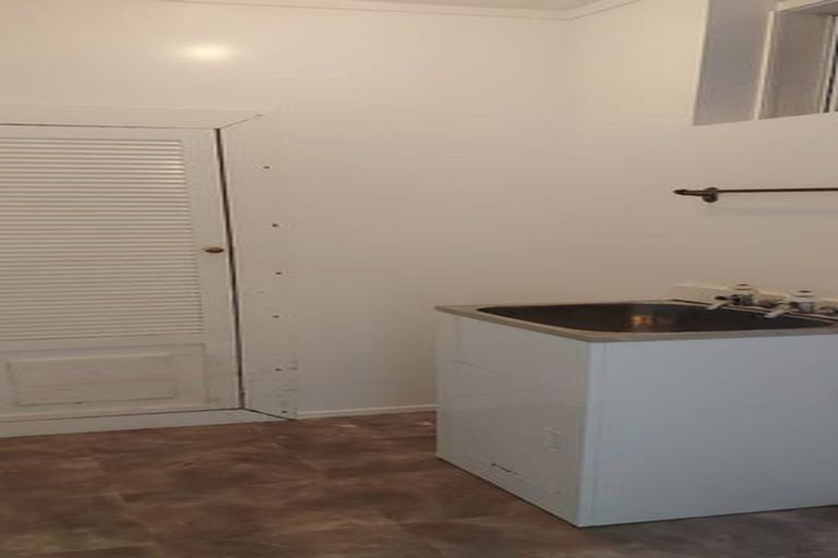 Photo of property in 12 Surat Place, Glen Eden, Auckland, 0602