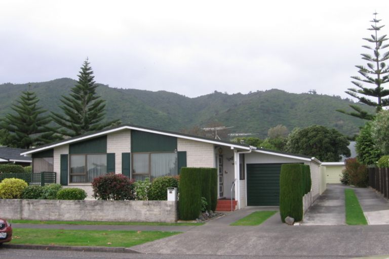 Photo of property in 34b Rewarewa Crescent, Waikanae, 5036