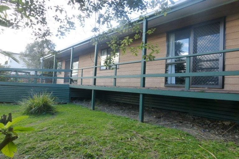 Photo of property in 12 Netherlands Avenue, Kelston, Auckland, 0602