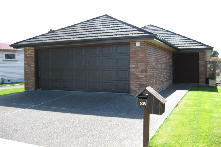 Photo of property in 35a Saint Ronans Avenue, Waterloo, Lower Hutt, 5011