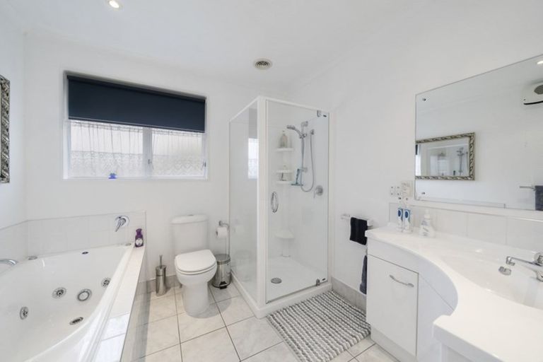 Photo of property in 22 Gray Avenue, Paraparaumu Beach, Paraparaumu, 5032