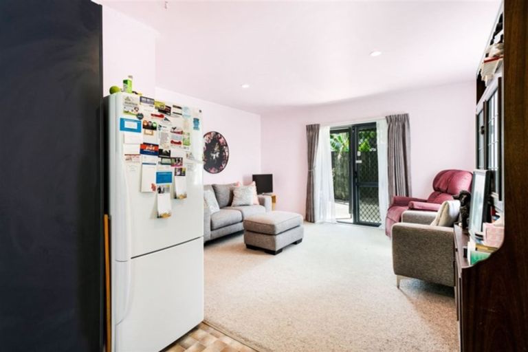 Photo of property in 106a Bruce Mclaren Road, Henderson, Auckland, 0612
