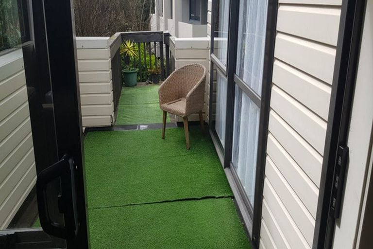 Photo of property in 8c Schnapper Rock Road, Schnapper Rock, Auckland, 0632