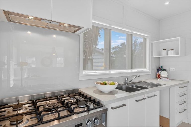 Photo of property in 29 Peter Terrace, Castor Bay, Auckland, 0620