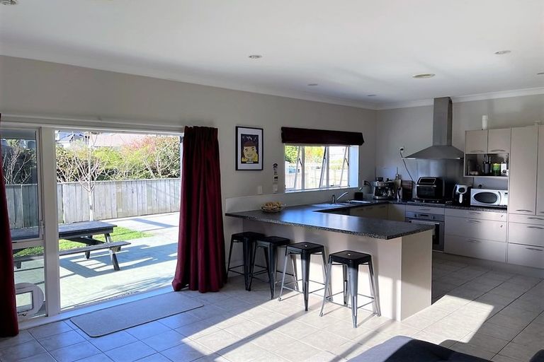 Photo of property in 211 Westchester Drive, Churton Park, Wellington, 6037