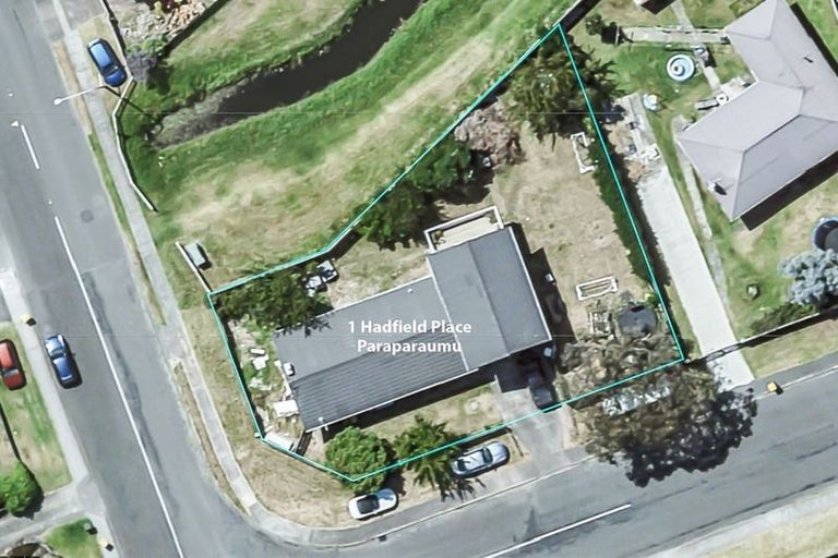 Photo of property in 1 Hadfield Place, Paraparaumu Beach, Paraparaumu, 5032