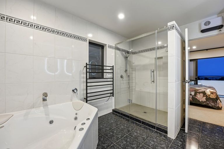 Photo of property in 22a Eastcliffe Road, Castor Bay, Auckland, 0620