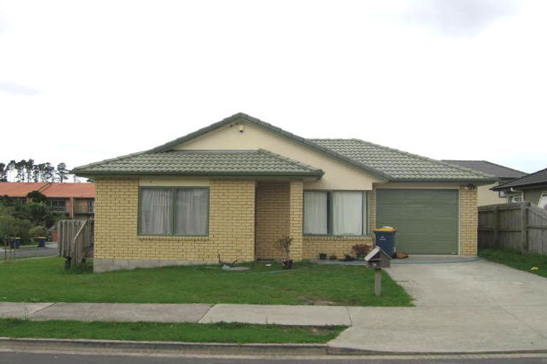 Photo of property in 5a Charlenne Close, Ranui, Auckland, 0612
