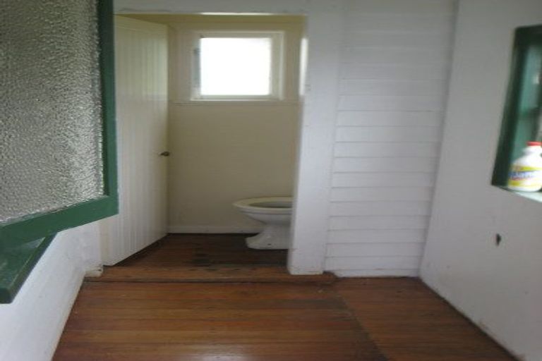 Photo of property in 12 Karepa Street, Brooklyn, Wellington, 6021