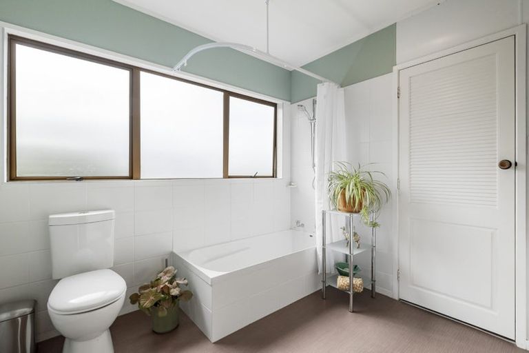 Photo of property in 2/63a Norwood Road, Bayswater, Auckland, 0622