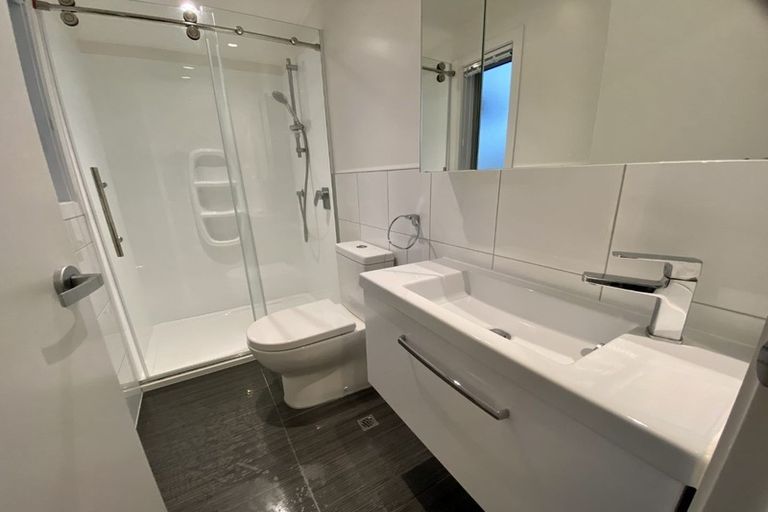 Photo of property in 61u5 Black Rock Road, Newlands, Wellington, 6037
