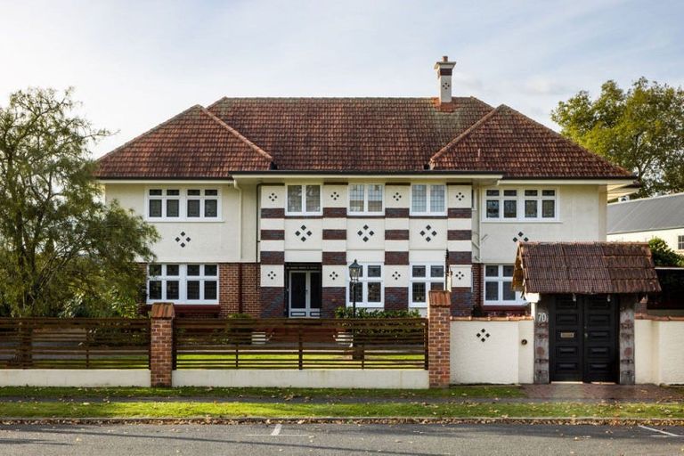 Photo of property in 70 Queen Street, Cambridge, 3434