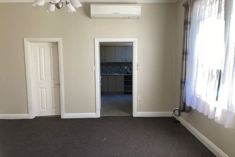 Photo of property in 21 Governor Road, Northland, Wellington, 6012