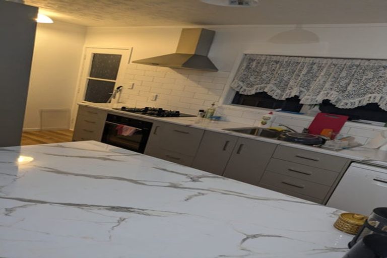 Photo of property in 67 Beaubank Road, Kelston, Auckland, 0602