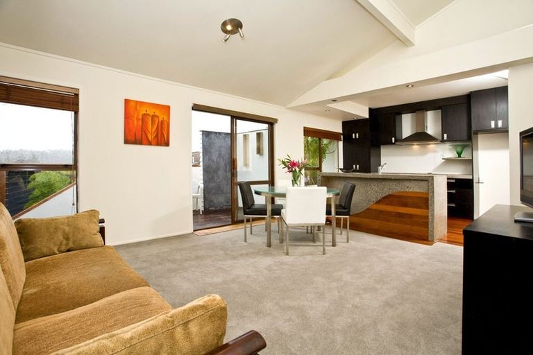 Photo of property in 2/28 Bayview Road, Bayview, Auckland, 0629