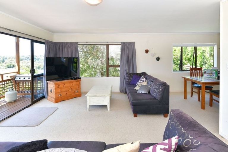 Photo of property in 23b Holiday Road, Stanmore Bay, Whangaparaoa, 0932