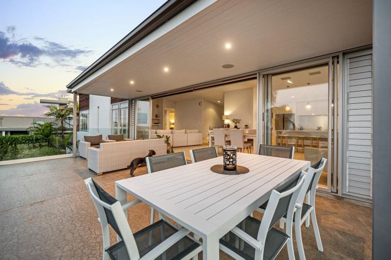 Photo of property in 12a Eastcliffe Road, Castor Bay, Auckland, 0620