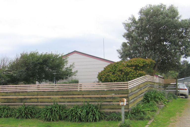 Photo of property in 25 Hennessy Street East, Foxton Beach, Foxton, 4815