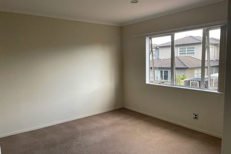 Photo of property in 28 Maypark Crescent, Flat Bush, Auckland, 2016