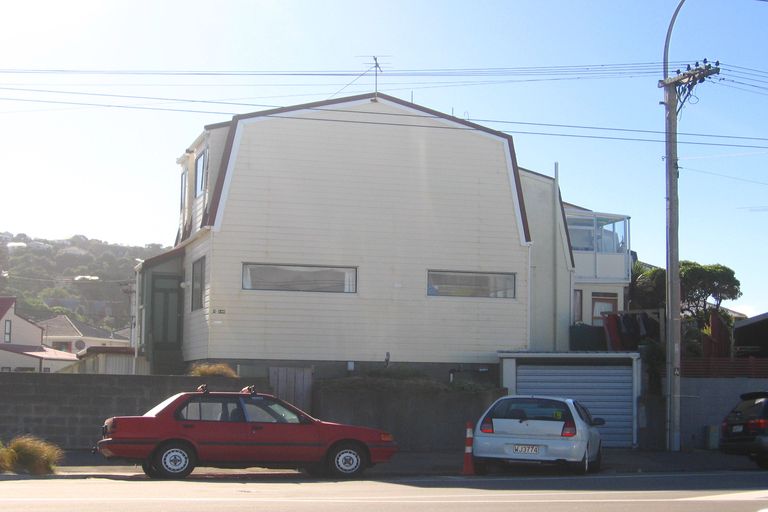 Photo of property in 100f6 Lyall Parade, Lyall Bay, Wellington, 6022