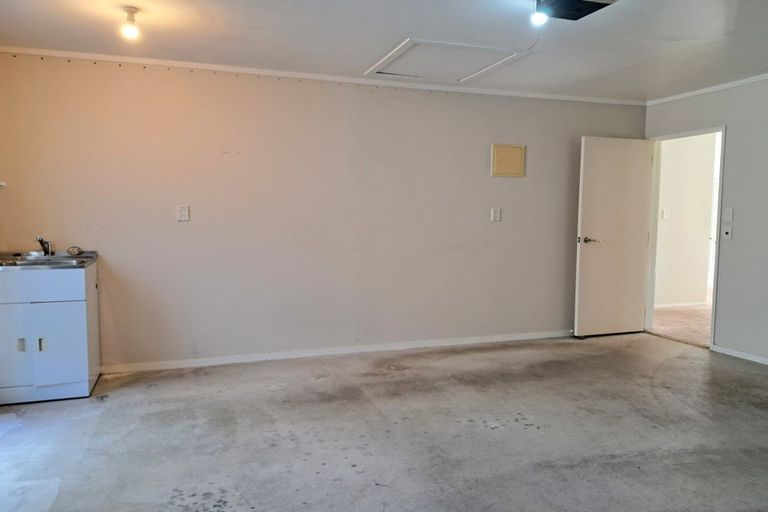 Photo of property in 9 Harbour Lights Close, West Harbour, Auckland, 0618
