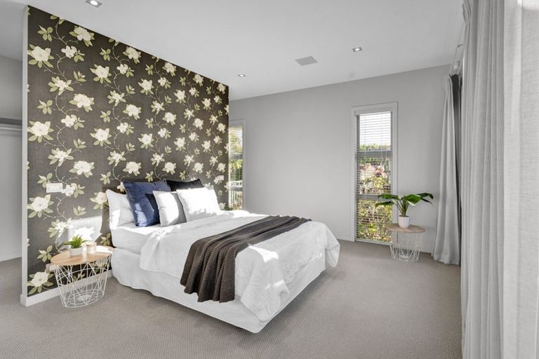 Photo of property in 1 Gleneagles Way, Waiwhakaiho, New Plymouth, 4312