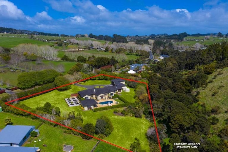 Photo of property in 1030 Peak Road, Helensville, 0875