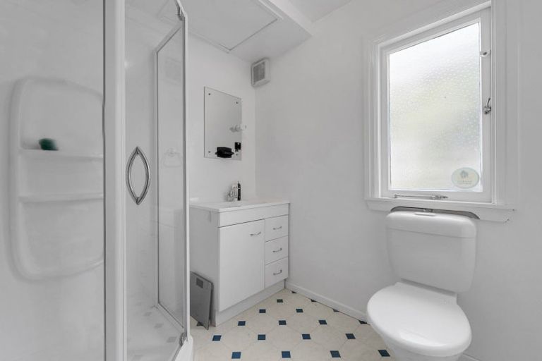 Photo of property in 31b William Bond Street, Stanley Point, Auckland, 0624