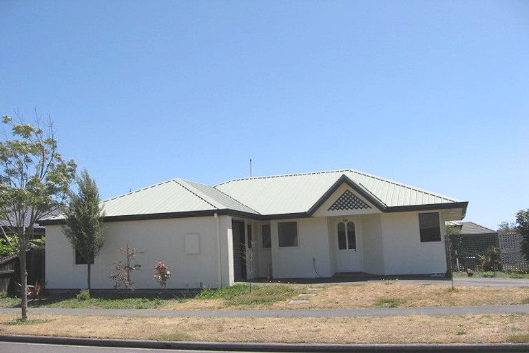 Photo of property in 2/14 Kirsten Place, Parklands, Christchurch, 8083