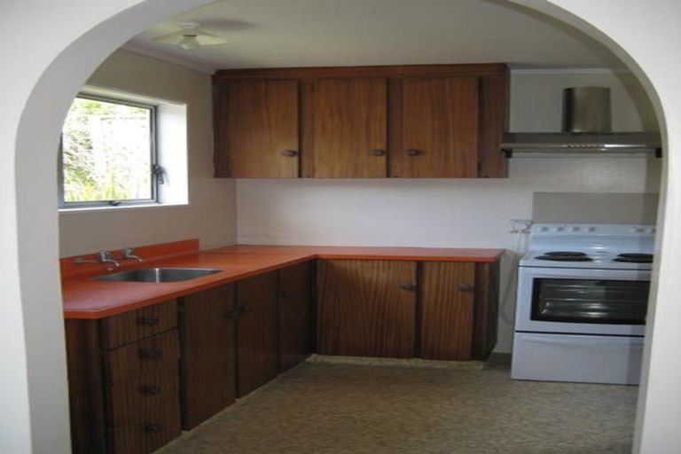 Photo of property in 34a Colchester Crescent, Newlands, Wellington, 6037