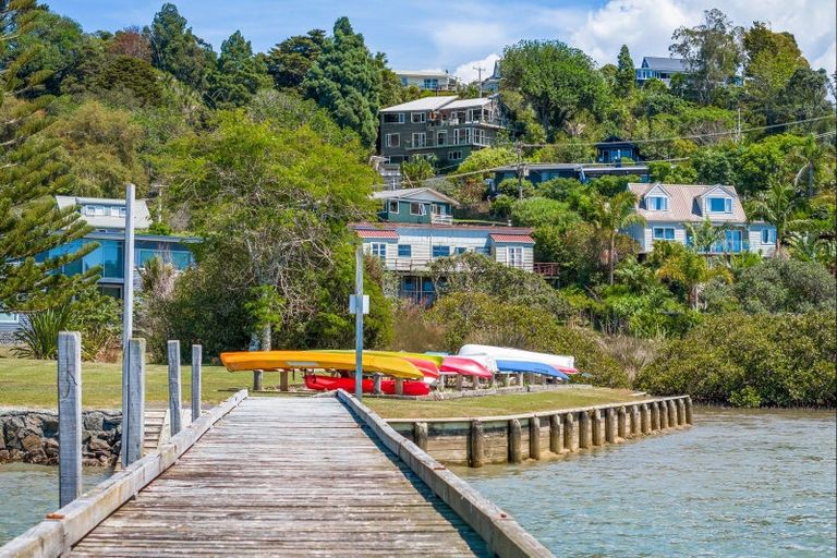 Photo of property in 8 Martin Road, Matakana, Warkworth, 0985