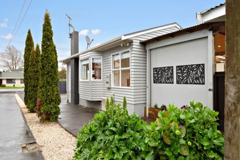 Photo of property in 126 Chivalry Road, Glenfield, Auckland, 0629