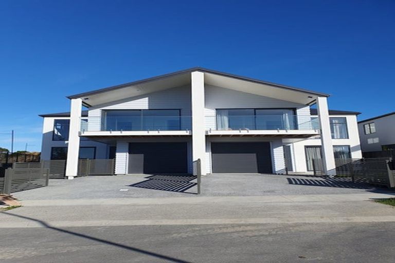 Photo of property in 1 Koreke Close, Kenepuru, Porirua, 5022