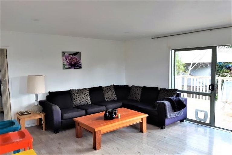 Photo of property in 2/37 Lysander Crescent, Beach Haven, Auckland, 0626