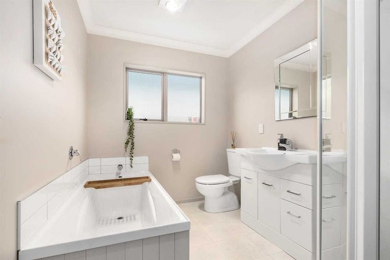 Photo of property in 76 Staithes Drive North, Whitby, Porirua, 5024