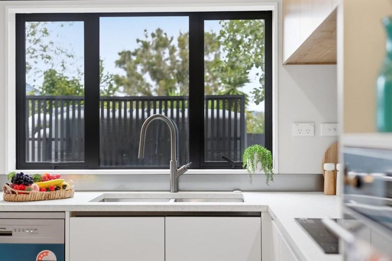 Photo of property in 2/7 Tapu Road, Huapai, Kumeu, 0810