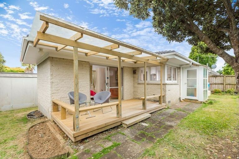 Photo of property in 2/349 Pakuranga Road, Pakuranga Heights, Auckland, 2010